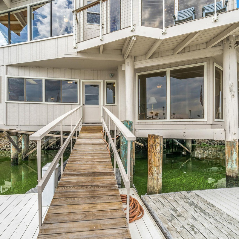 Gangway to Guest